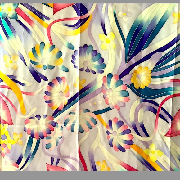 WENSLI scarf -  floral pattern, 44.5 x 44 inches 100% silk, China - Picture 4 of 11